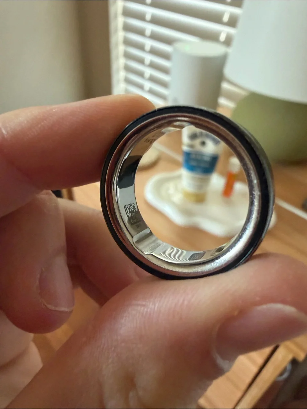 Oura Gen4 Ring with Magnetic Wired Charger Pad in Silver